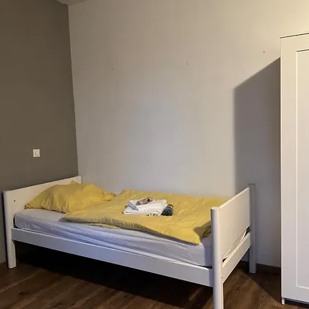 Apartment Grosses Loft In Direkt An Der U79, Naehe Hauptbahnhof Duisburg